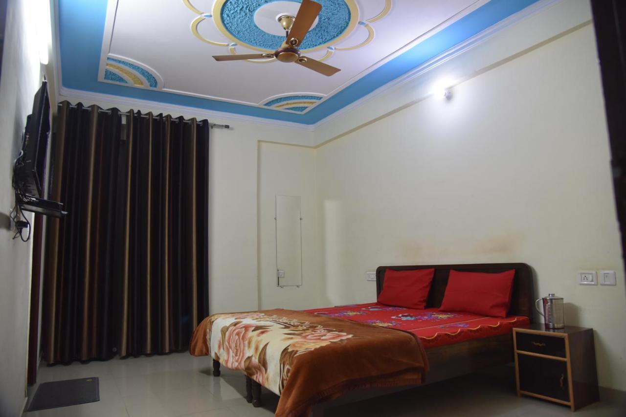 Hôtel Gopi Dham à Haridwār Extérieur photo