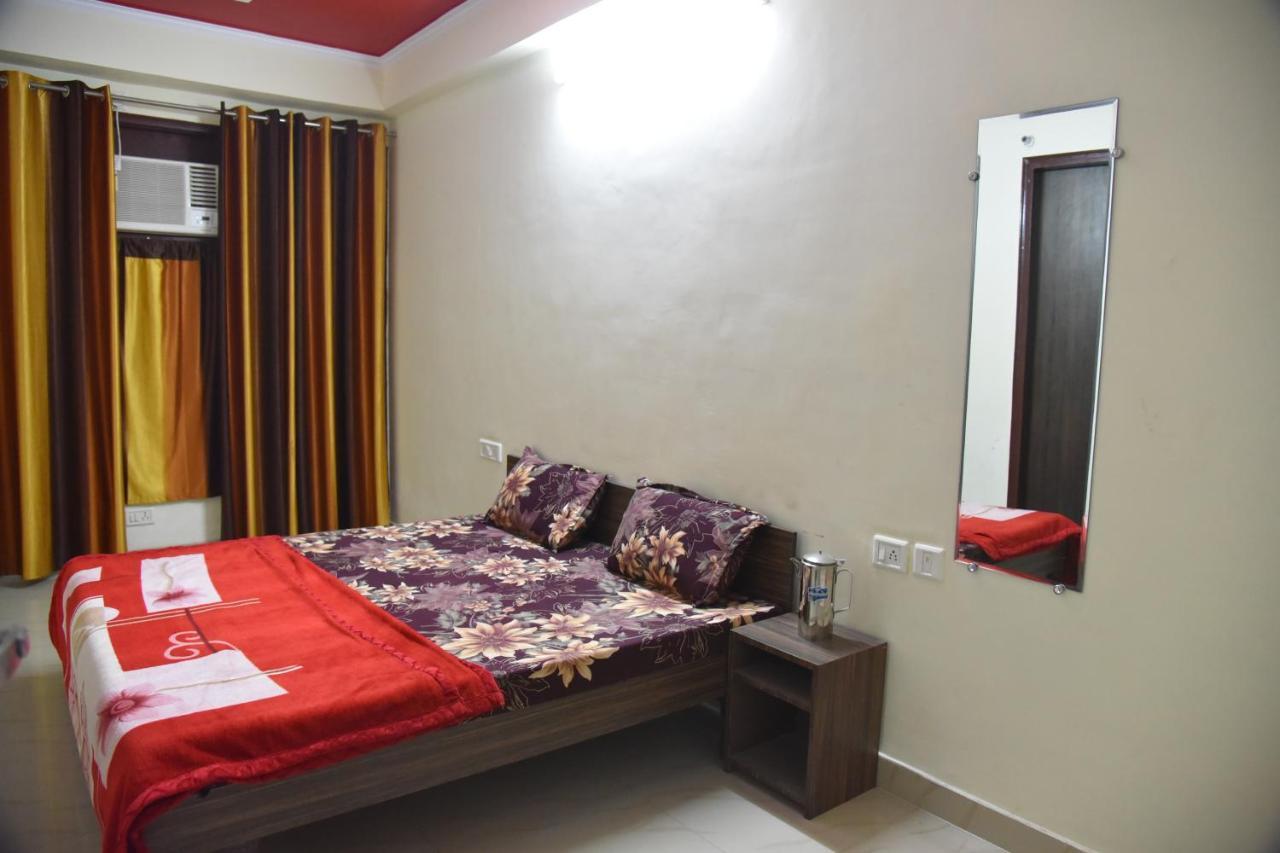 Hôtel Gopi Dham à Haridwār Extérieur photo