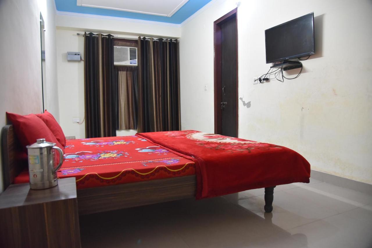 Hôtel Gopi Dham à Haridwār Extérieur photo