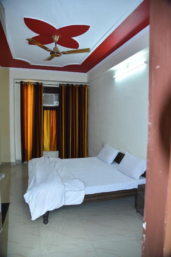 Hôtel Gopi Dham à Haridwār Extérieur photo