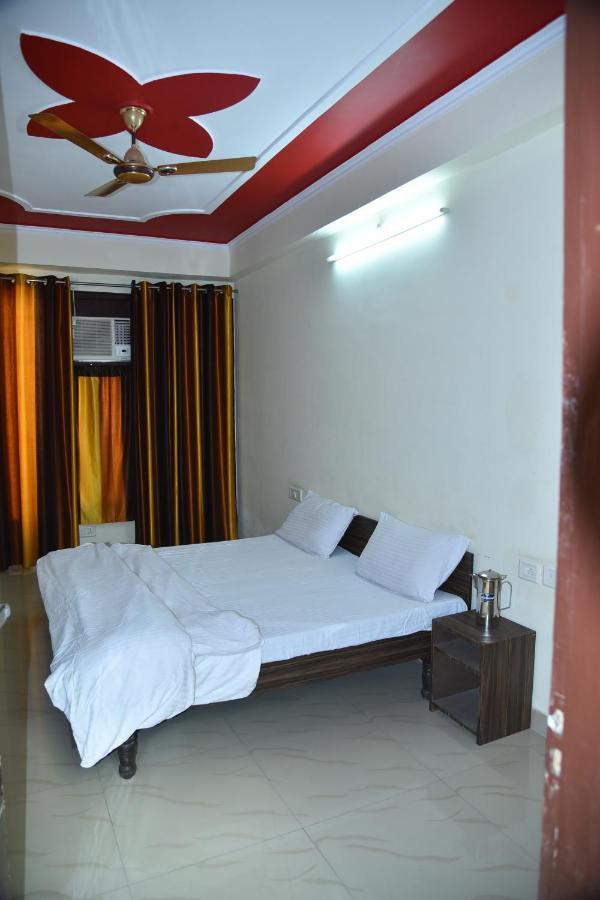 Hôtel Gopi Dham à Haridwār Extérieur photo