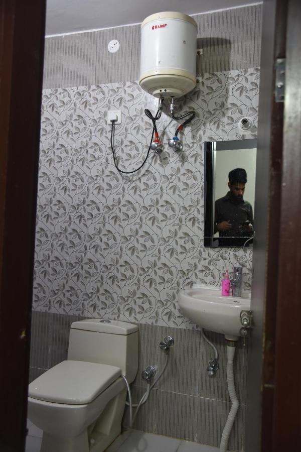 Hôtel Gopi Dham à Haridwār Extérieur photo
