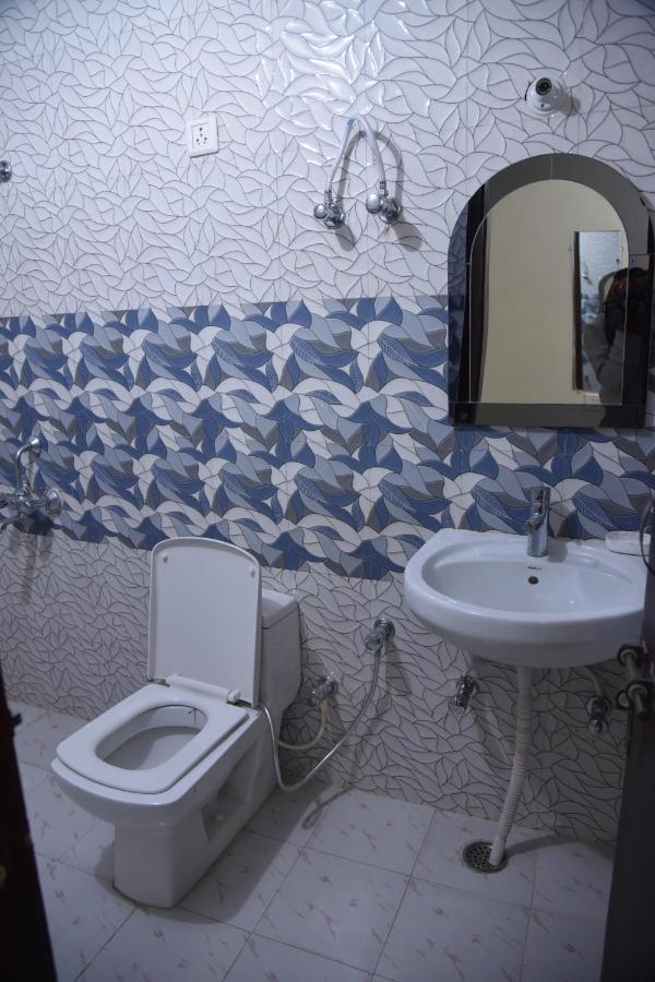 Hôtel Gopi Dham à Haridwār Extérieur photo
