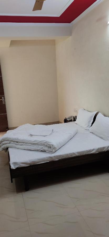 Hôtel Gopi Dham à Haridwār Extérieur photo