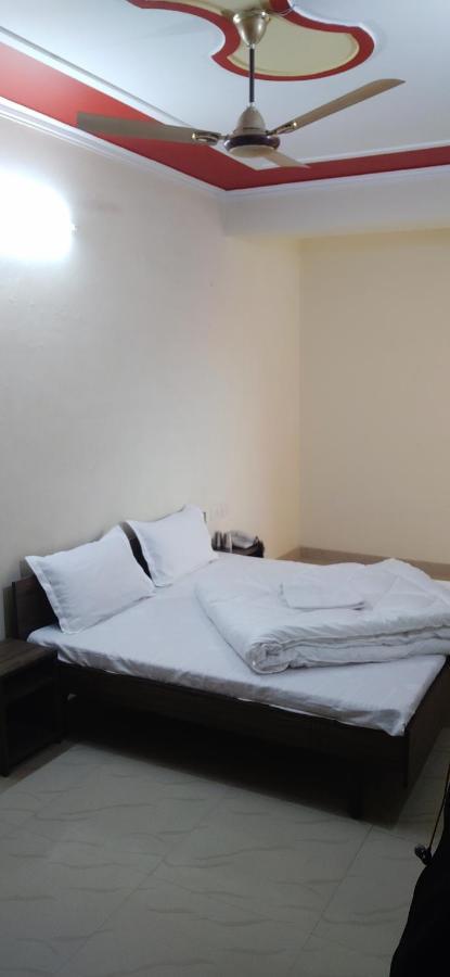 Hôtel Gopi Dham à Haridwār Extérieur photo