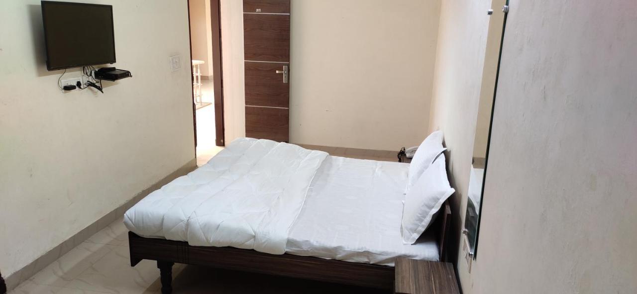 Hôtel Gopi Dham à Haridwār Extérieur photo