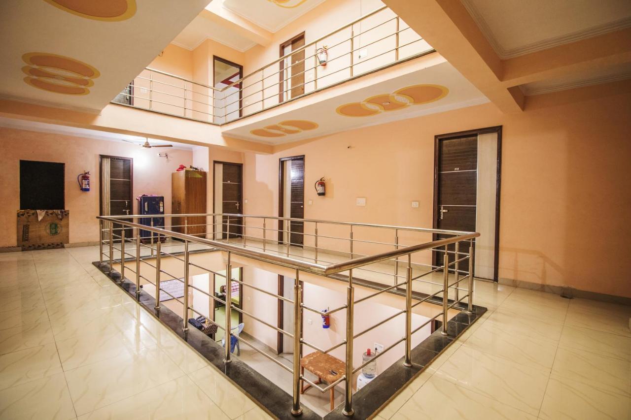 Hôtel Gopi Dham à Haridwār Extérieur photo