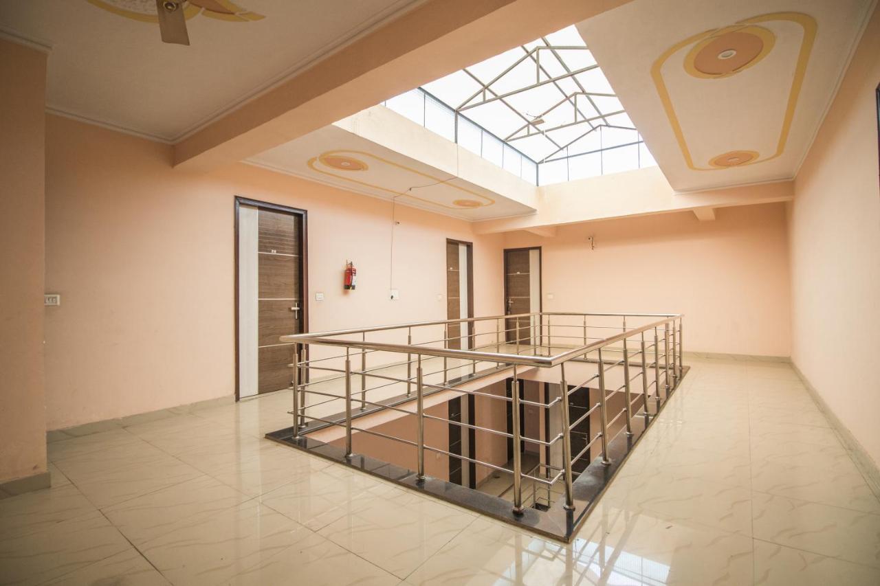 Hôtel Gopi Dham à Haridwār Extérieur photo