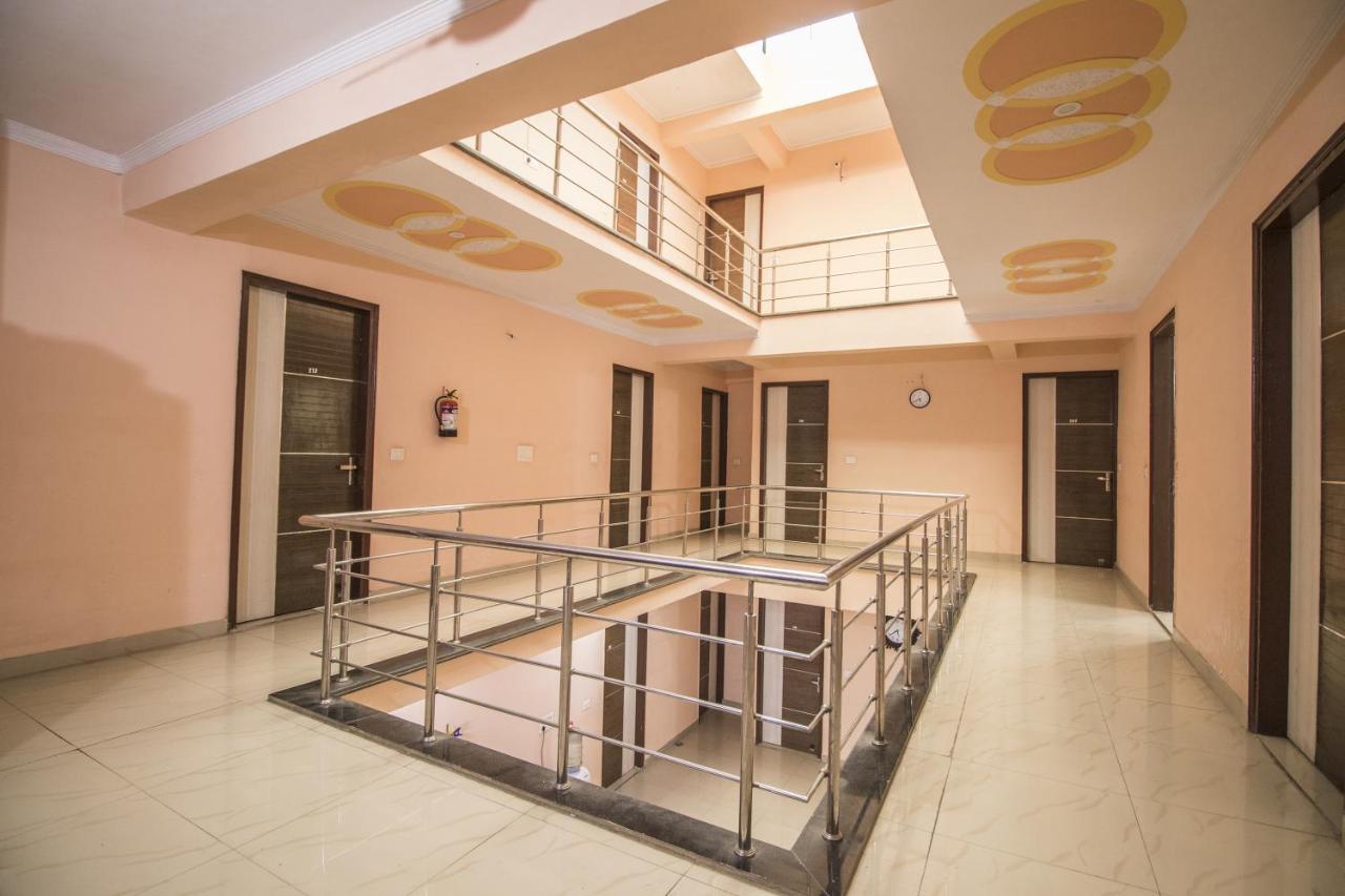 Hôtel Gopi Dham à Haridwār Extérieur photo